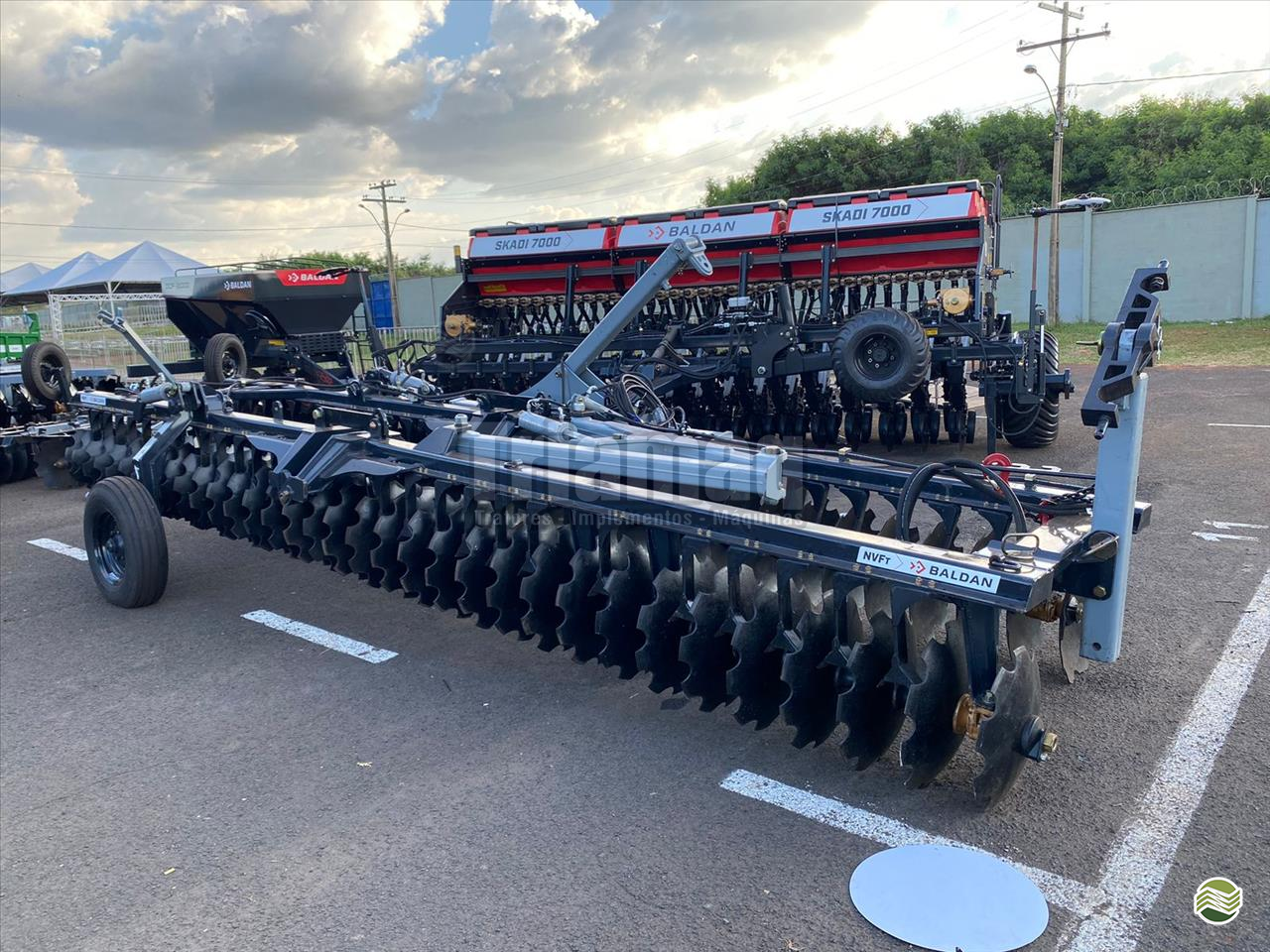 IMPLEMENTOS AGRICOLAS GRADE NIVELADORA NIVELADORA 68 DISCOS Triamaq Tratores UBERLANDIA MINAS GERAIS MG